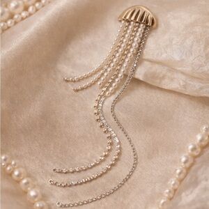 Jellyfish Silver Pearl Crystal Brooch